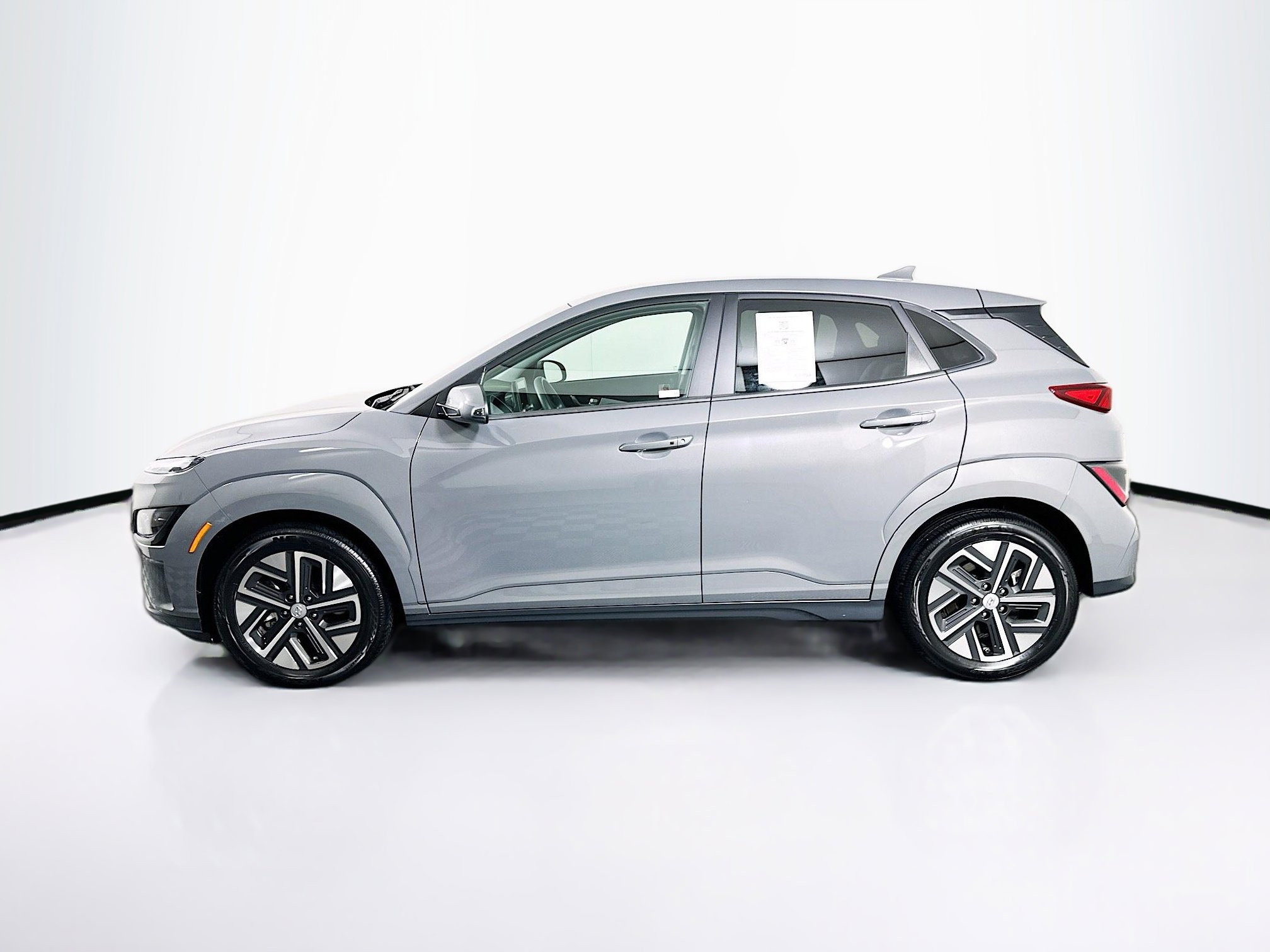 Used 2023 Hyundai Kona SE w/ Cargo Package image 4