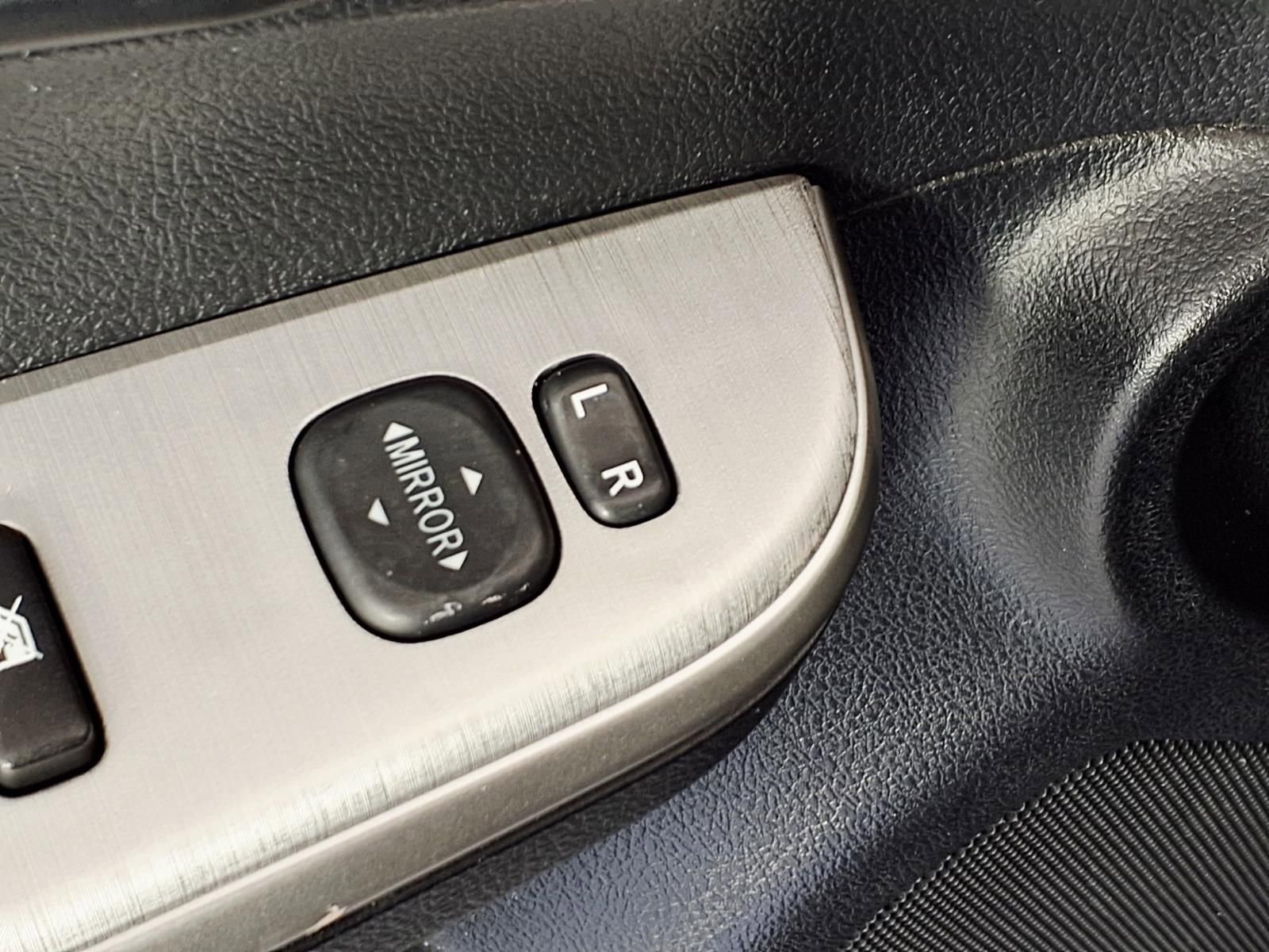 Used 2014 Toyota Camry SE FWD image 15