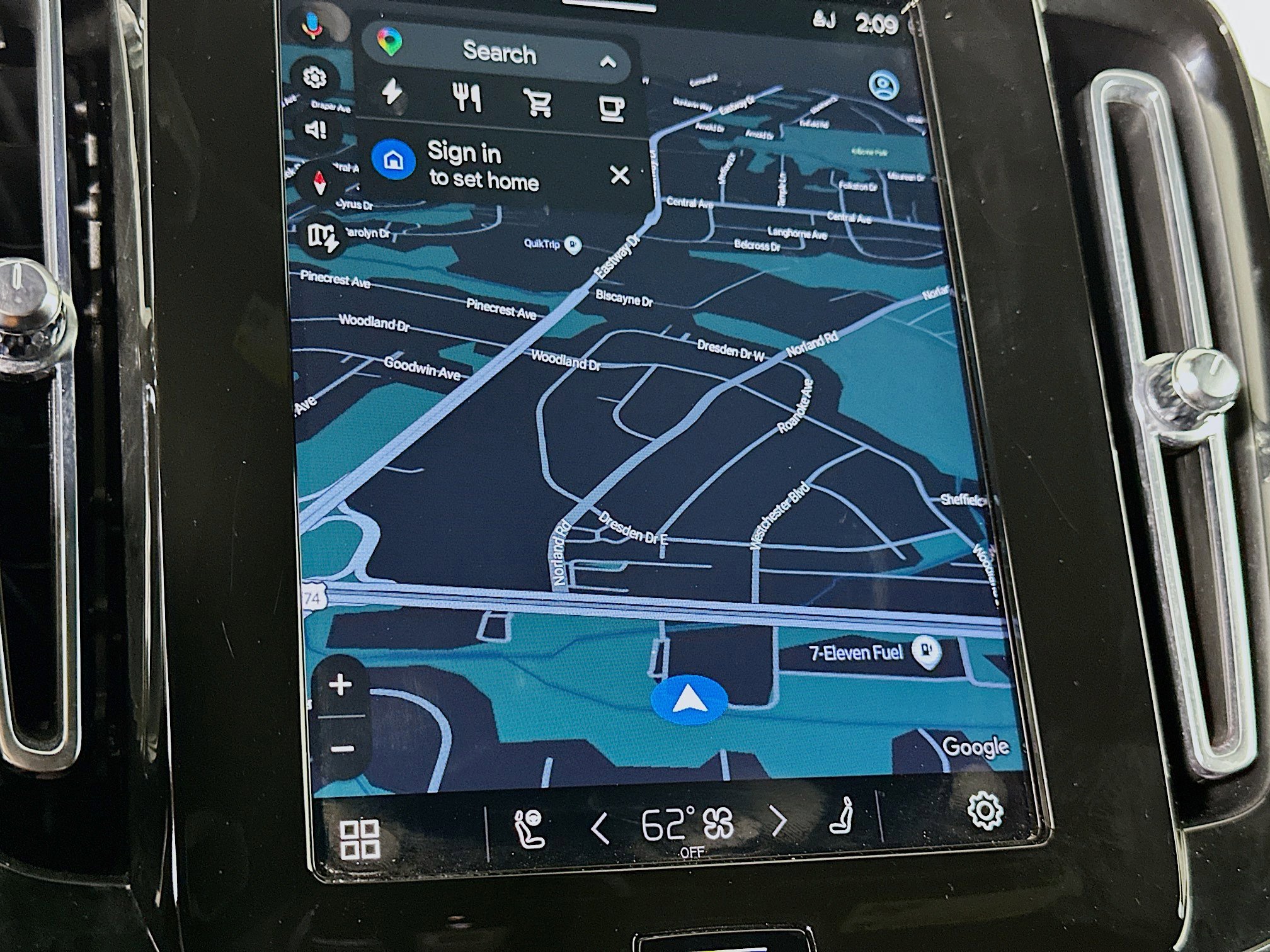 Used 2022 Volvo XC40 P8 Recharge Plus image 22