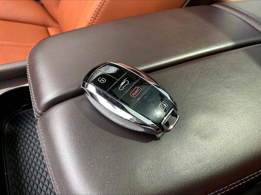 Used 2021 Bentley Bentayga AWD/4WD image 35