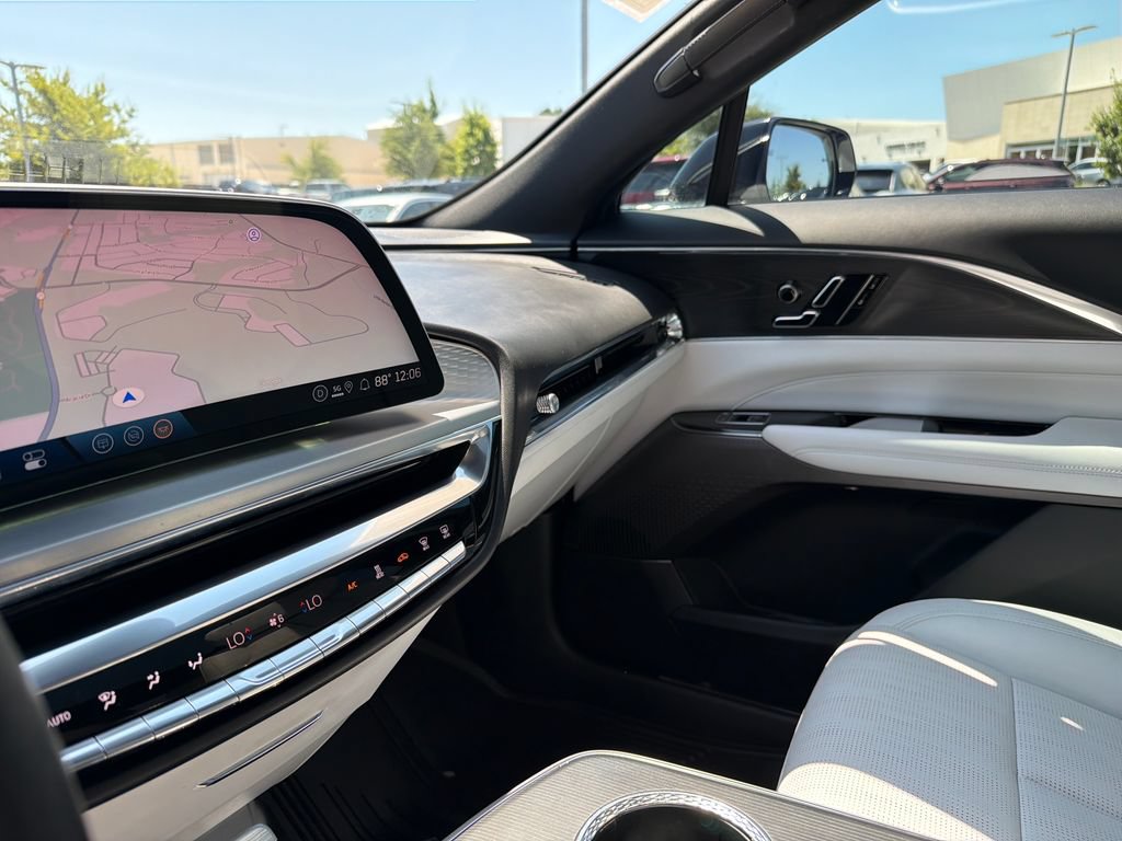 Used 2024 Cadillac Lyriq Luxury AWD/4WD image 24