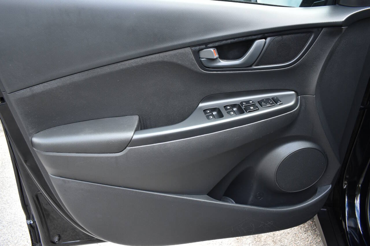Used 2023 Hyundai Kona SEL FWD image 15