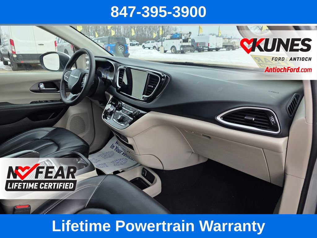 Used 2023 Chrysler Pacifica Touring-L FWD image 33