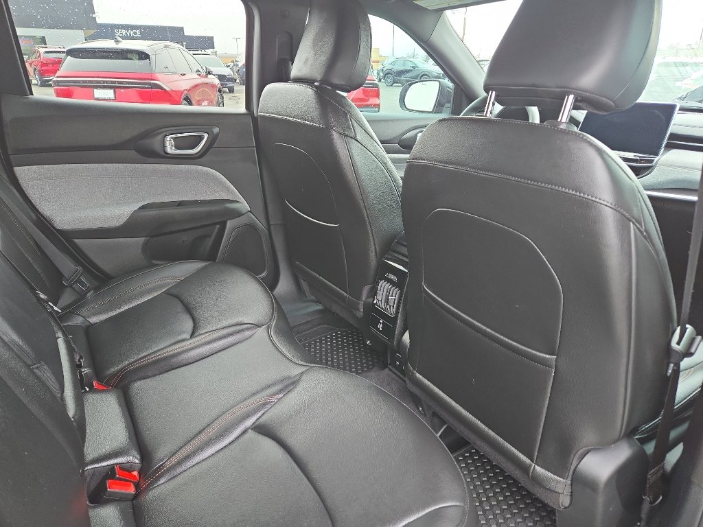 Used 2023 Jeep Compass Latitude image 17