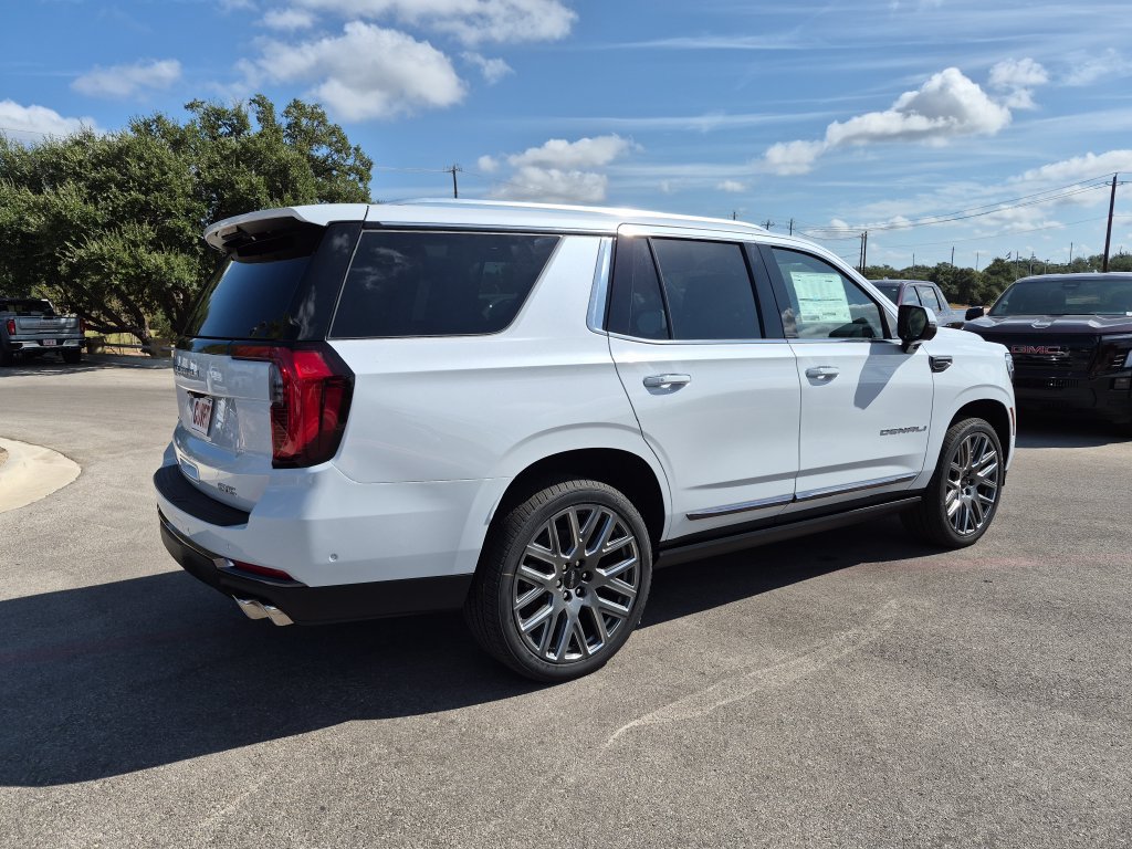 New 2026 GMC Yukon Denali Ultimate w/ LPO, Floor Liner Package AWD/4WD image 9