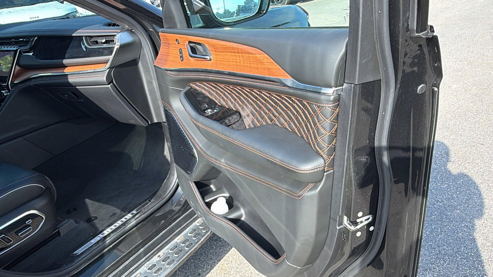 Used 2024 Jeep Grand Cherokee L Summit AWD/4WD image 19
