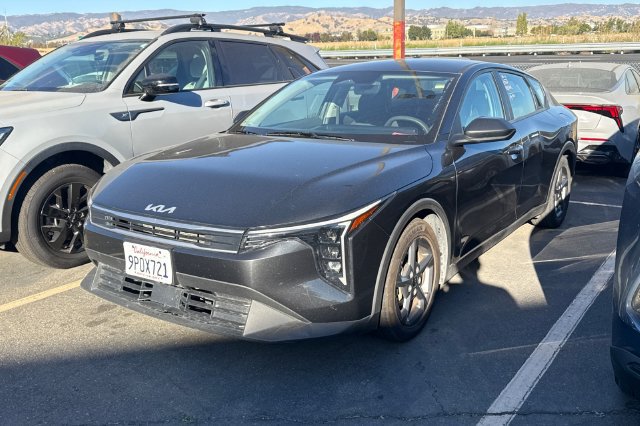 Certified 2025 Kia K4 FWD image 2