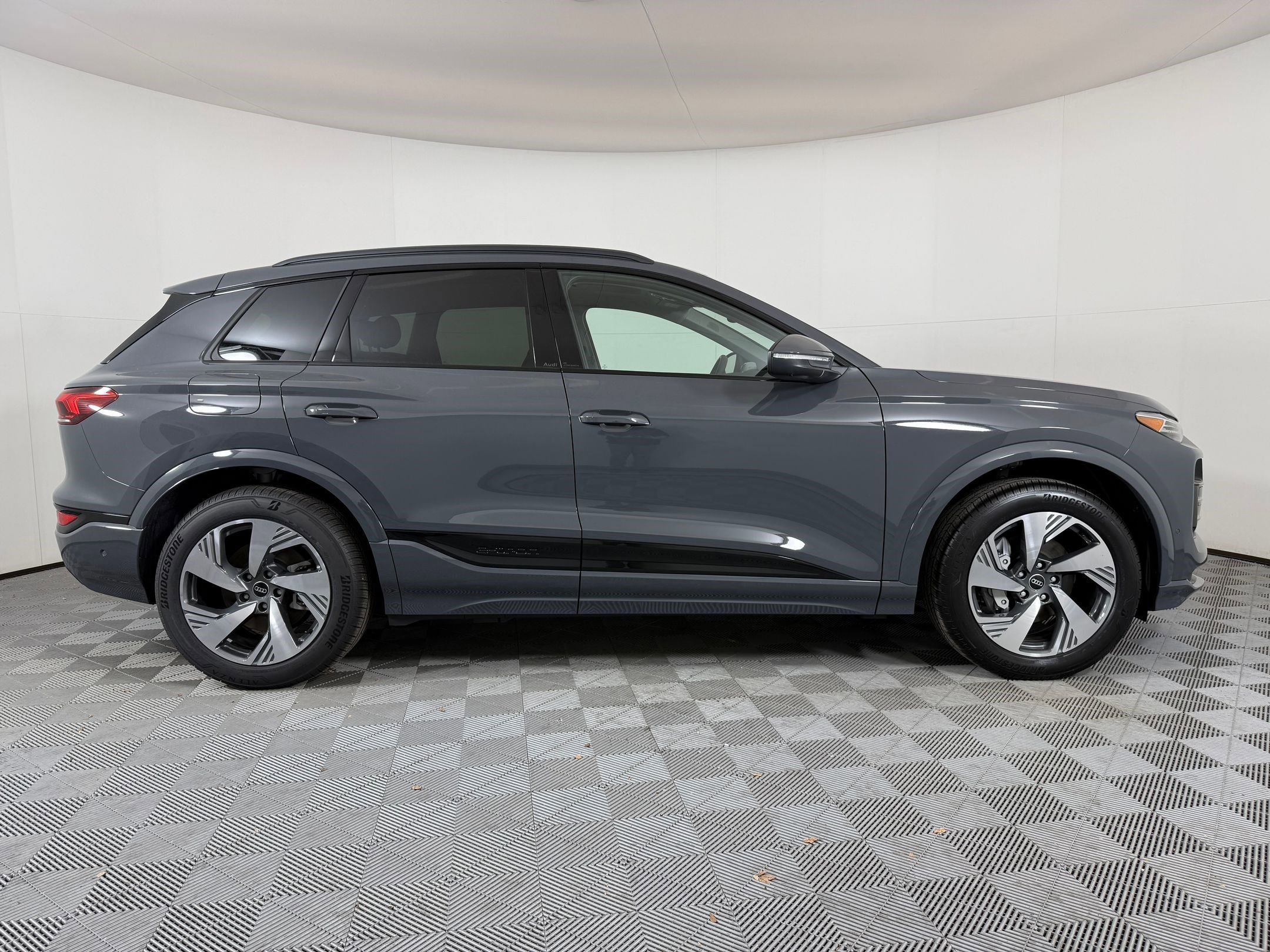 New 2025 Audi Q6 e-tron Premium Plus image 8