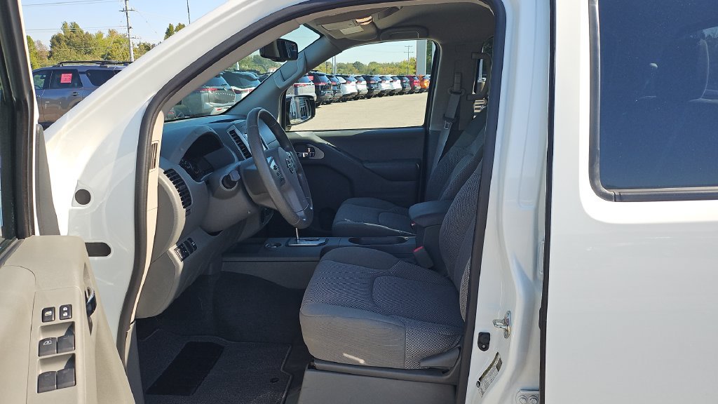 Certified 2020 Nissan Frontier SV w/ Midnight Edition Floor Mats RWD image 4