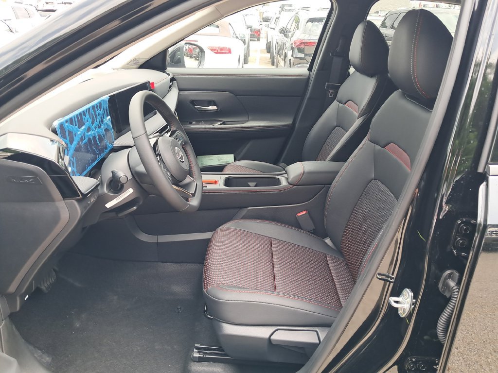 New 2026 Nissan Kicks SR AWD/4WD image 10