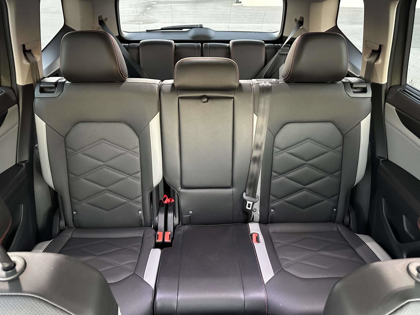 Used 2025 Volkswagen Atlas Peak Edition SE AWD/4WD image 14