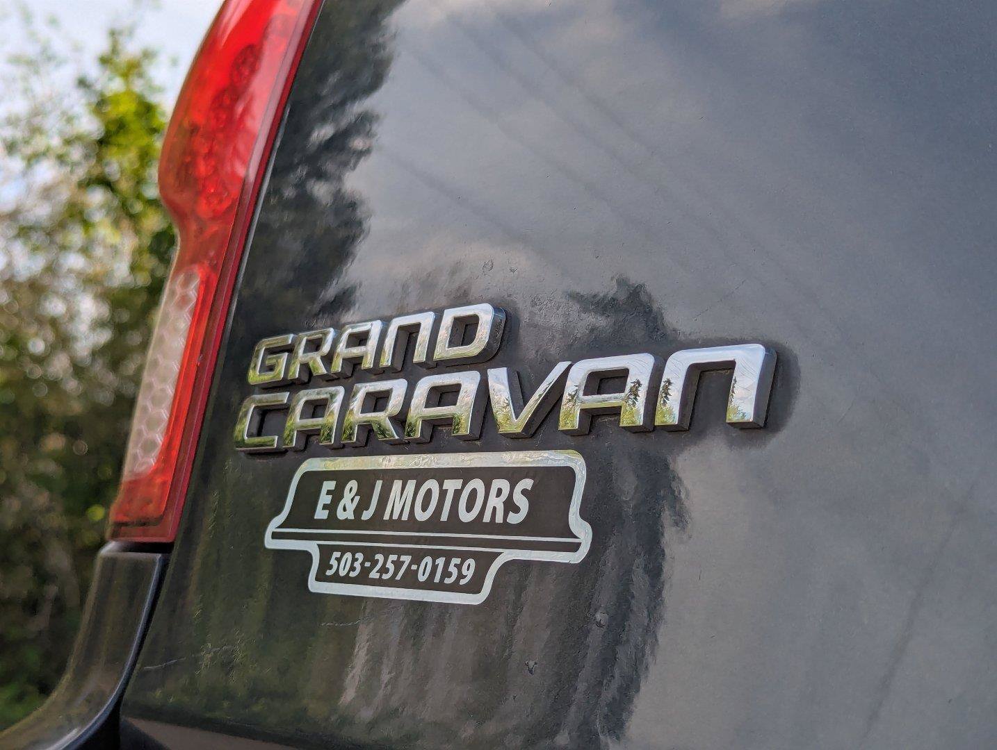 Used 2013 Dodge Grand Caravan American Value Package w/ UConnect Hands-Free Group FWD image 26