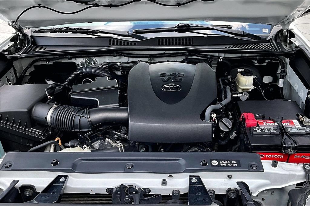 Certified 2017 Toyota Tacoma TRD Sport AWD/4WD image 33