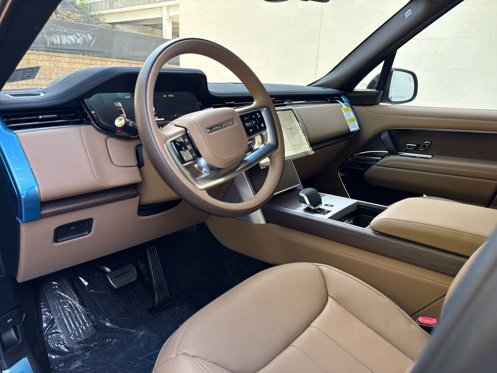 New 2025 Land Rover Range Rover SE image 12