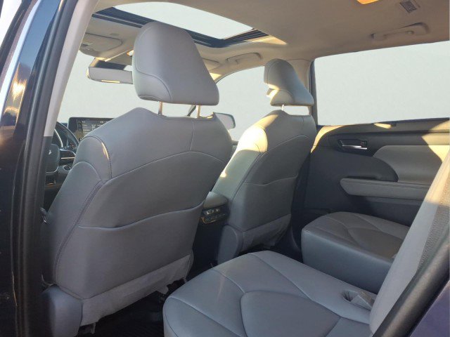 Used 2020 Toyota Highlander XLE image 9