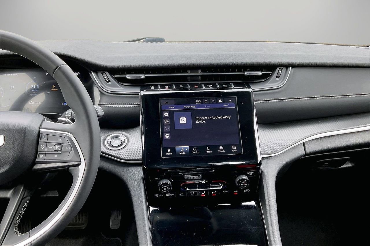 Used 2023 Jeep Grand Cherokee Laredo image 13