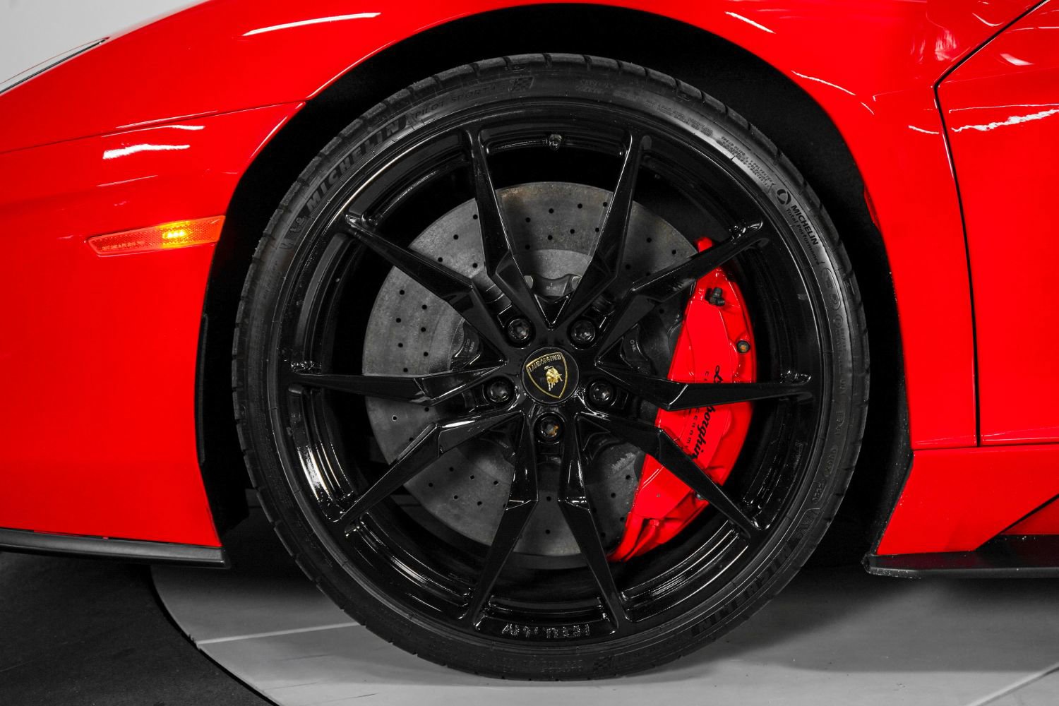 Used 2018 Lamborghini Aventador S image 16