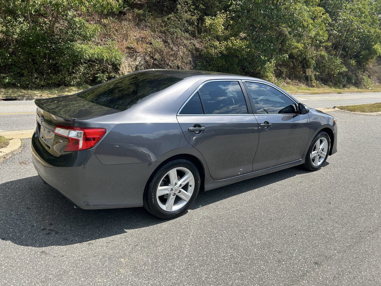 Used 2013 Toyota Camry SE image 11