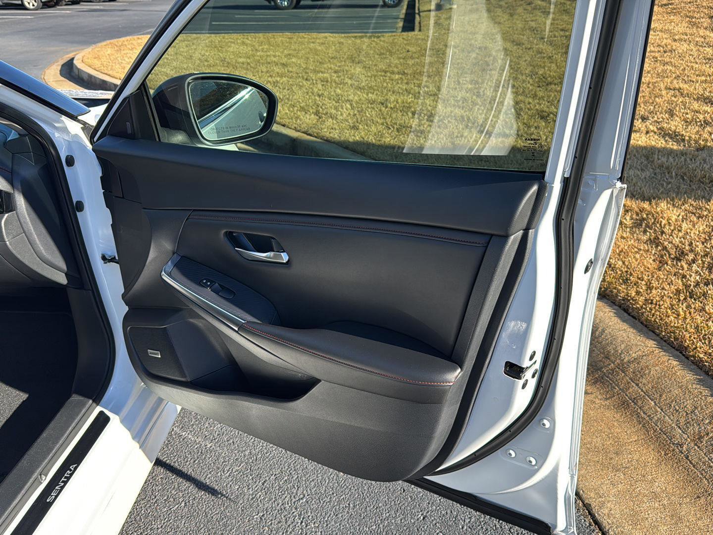 Used 2024 Nissan Sentra SR w/ SR Premium Package image 12