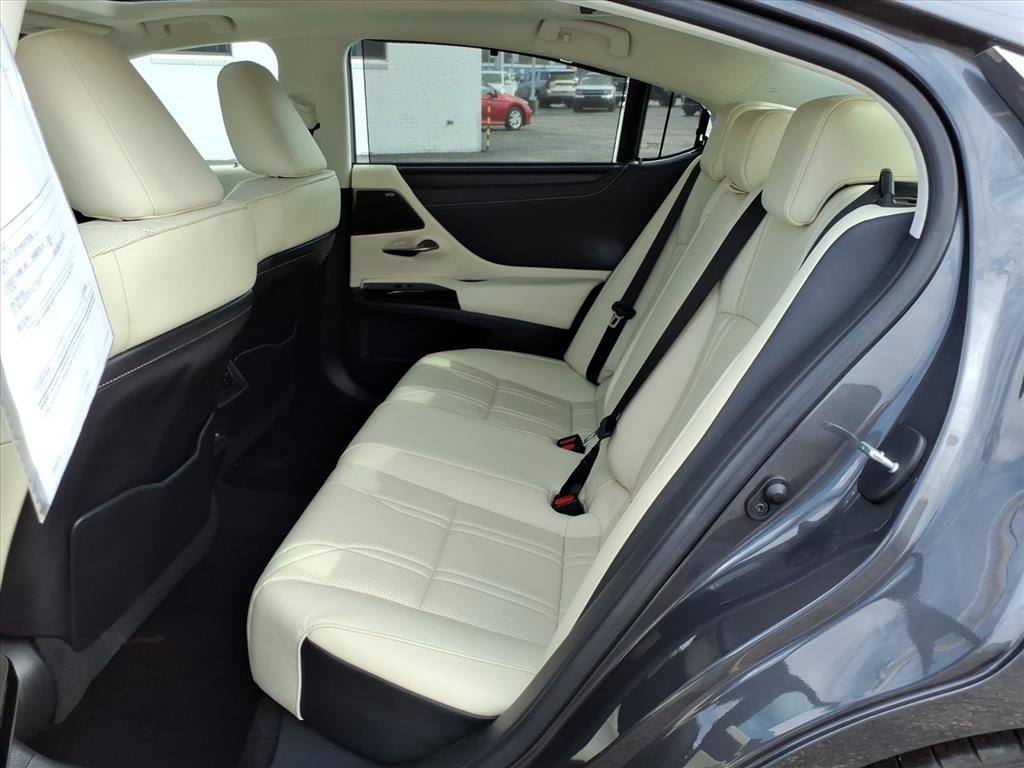 Used 2022 Lexus ES 350 Ultra Luxury w/ Accessory Package 2 FWD image 13