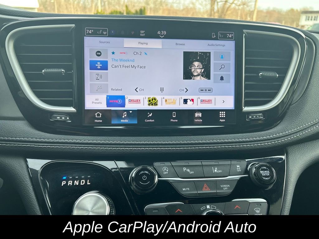 Used 2025 Chrysler Pacifica Select image 19