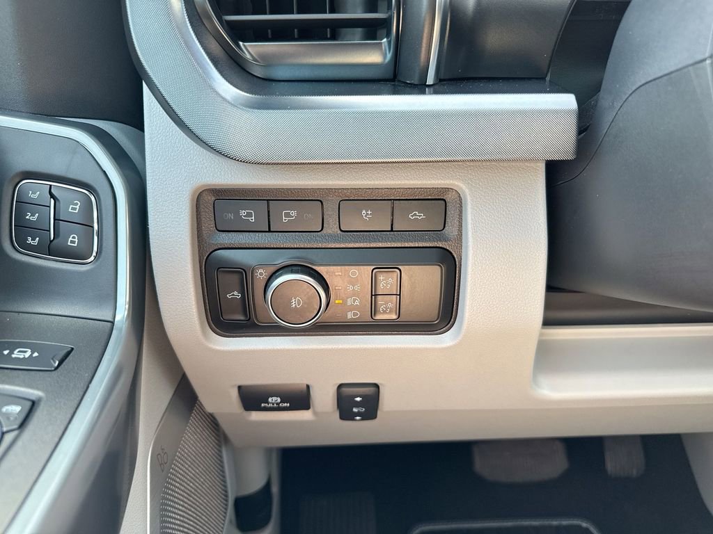 Used 2024 Ford F350 Limited w/ FX4 Off-Road Package image 19