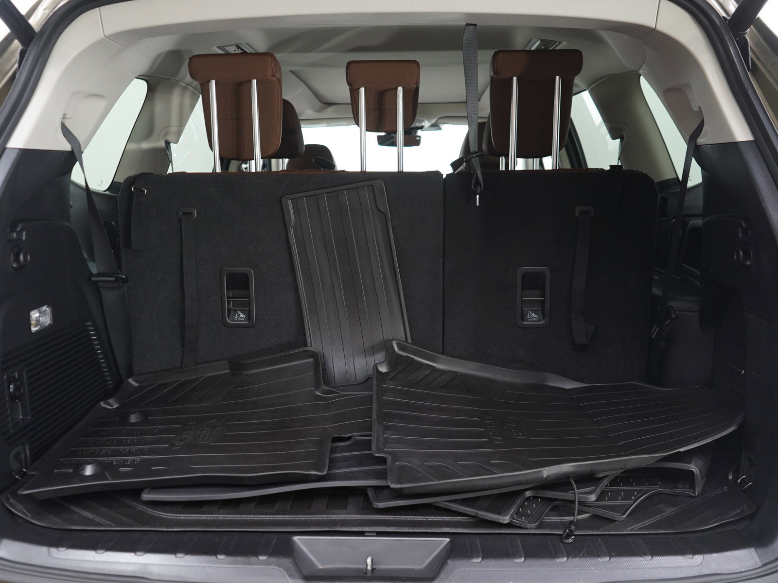 Used 2023 Subaru Ascent Touring AWD/4WD image 9