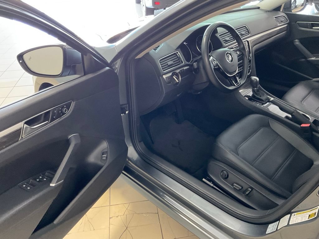 Used 2017 Volkswagen Passat 1.8T SE FWD image 9
