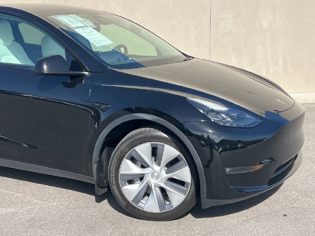 Used 2023 Tesla Model Y Long Range AWD/4WD image 2