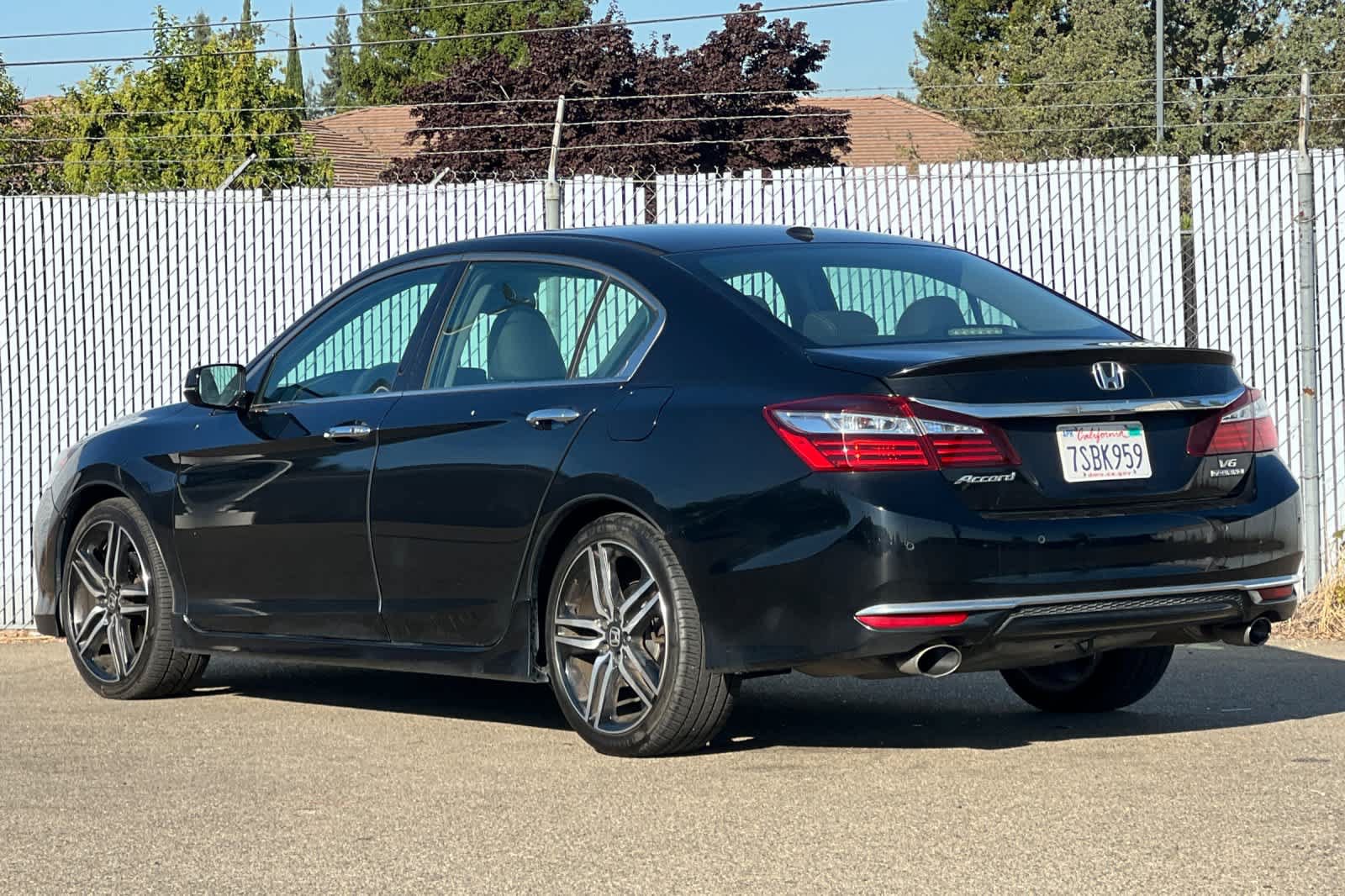 Used 2016 Honda Accord Touring image 5