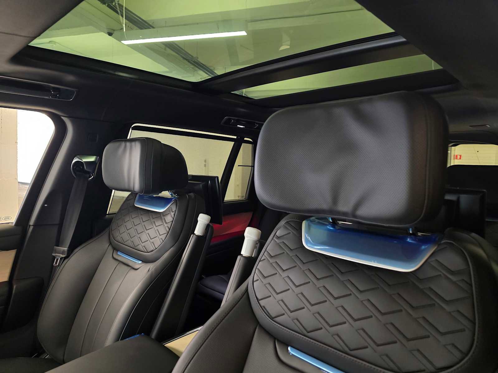 New 2025 Land Rover Range Rover SV image 25