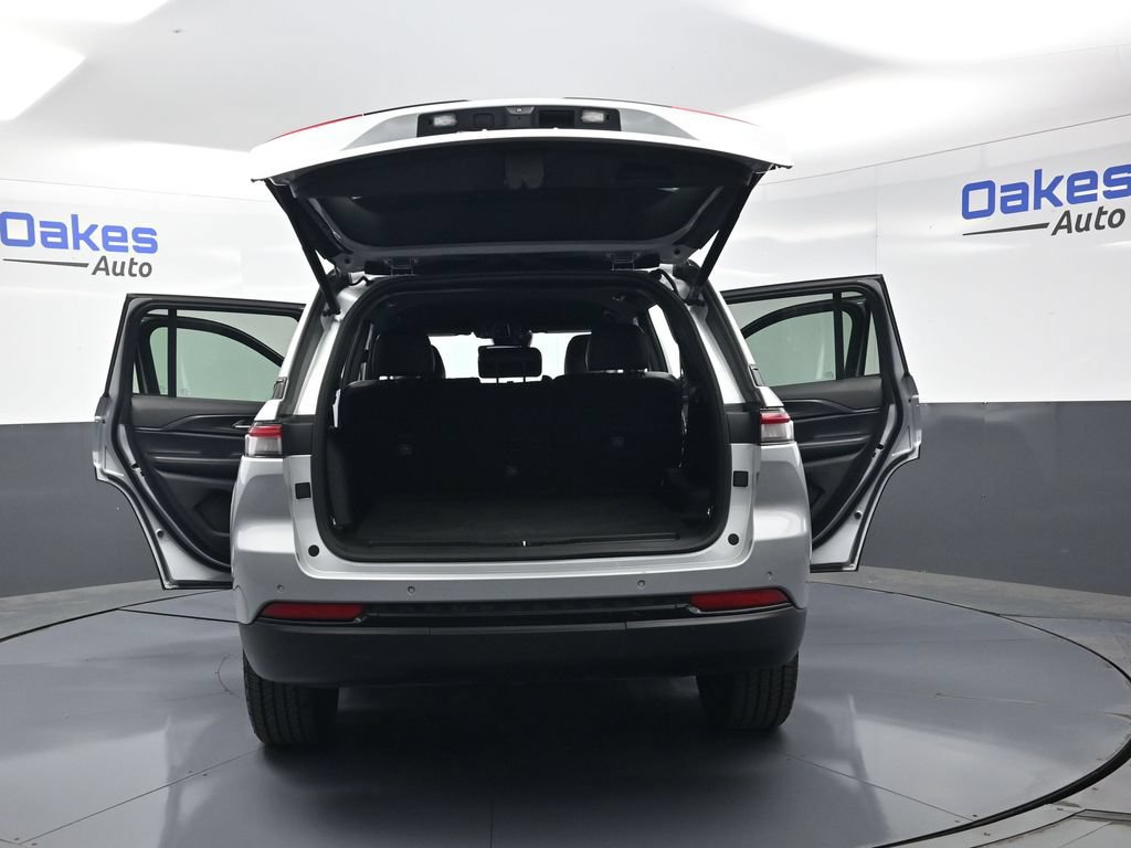 Used 2024 Jeep Grand Cherokee Altitude RWD image 54