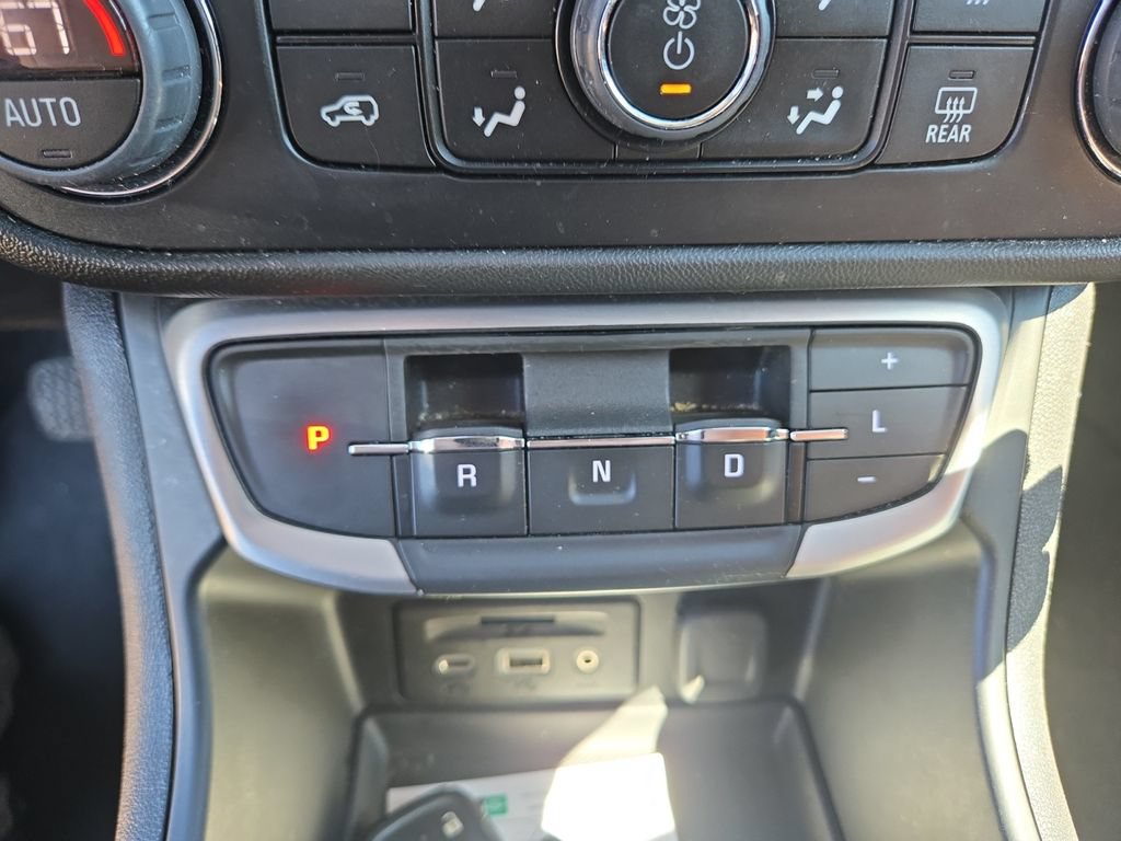 Used 2024 GMC Terrain SLT AWD/4WD image 22