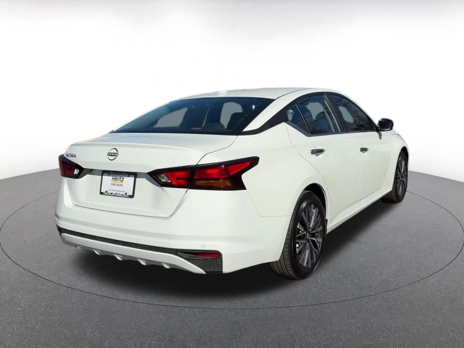 Used 2025 Nissan Altima 2.5 SV image 15