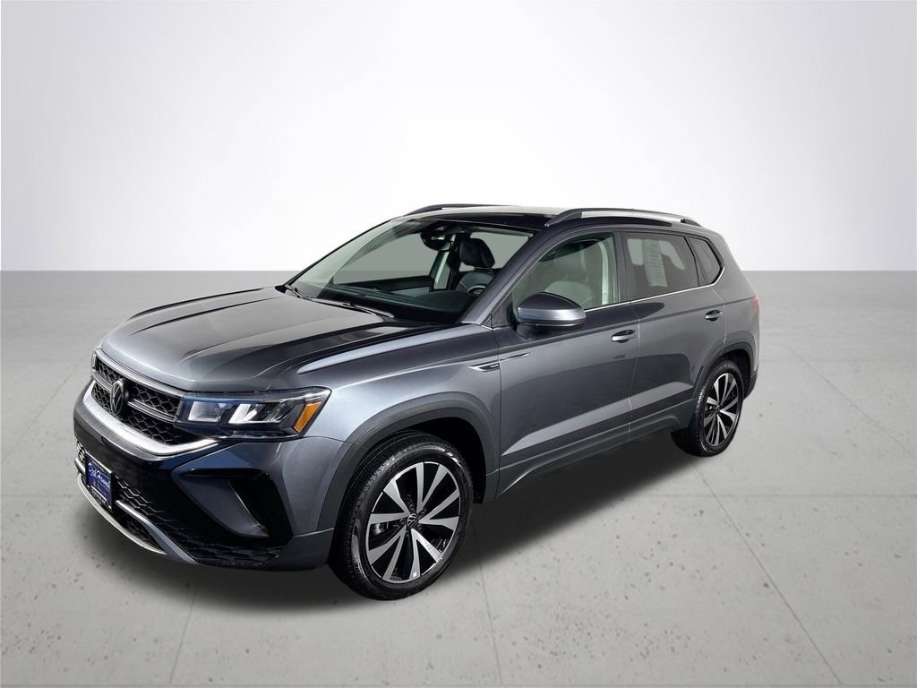 Certified 2023 Volkswagen Taos SE image 2