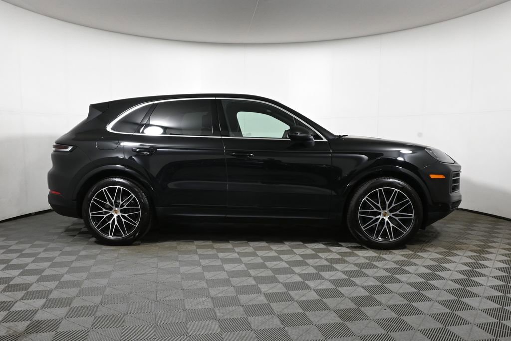 Used 2025 Porsche Cayenne AWD/4WD image 8