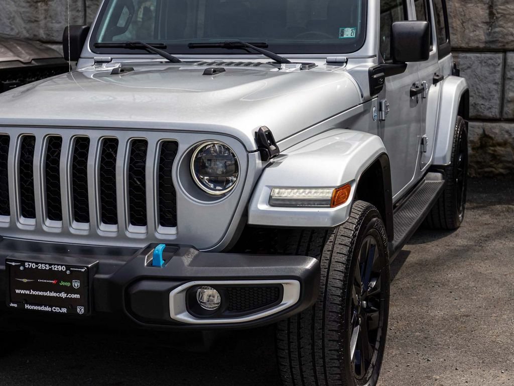 Used 2023 Jeep Wrangler Unlimited Sahara w/ Cold Weather Group AWD/4WD image 31