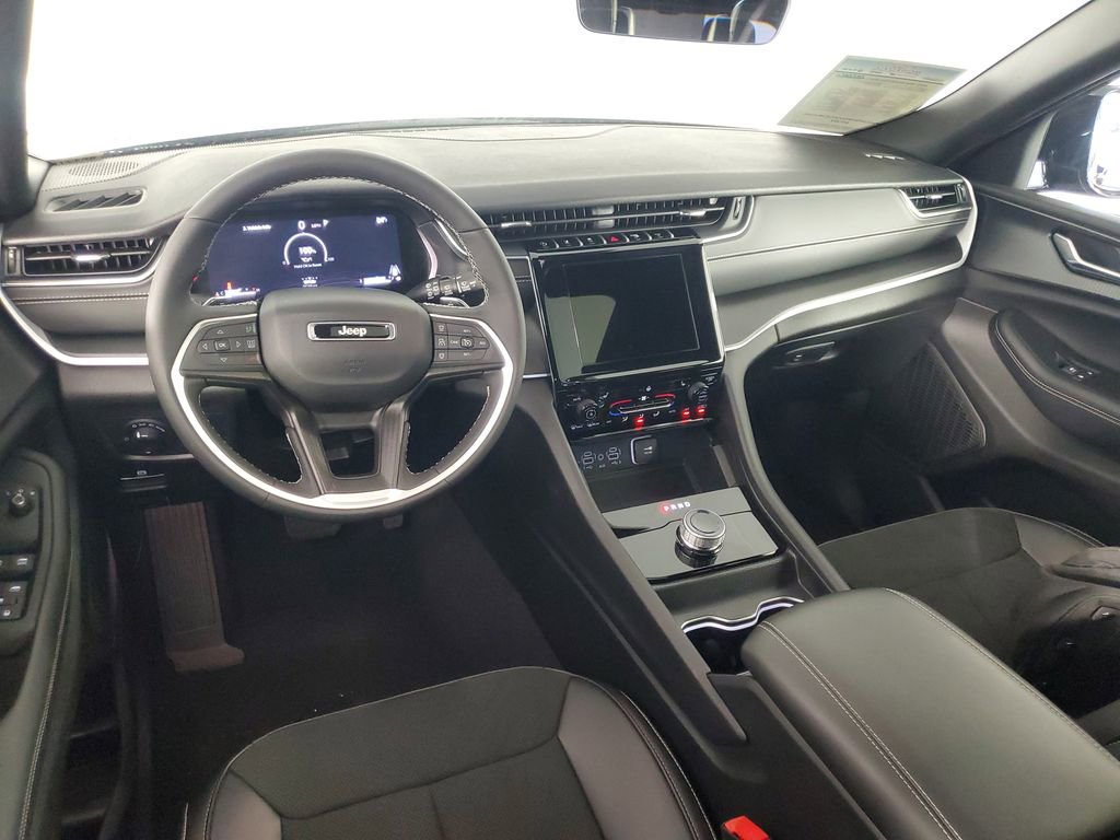 Used 2025 Jeep Grand Cherokee L Altitude image 15