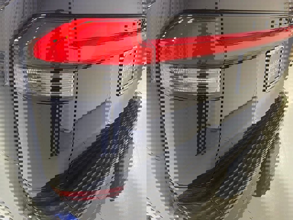 Used 2025 Lexus GX 550 w/ Accessory Package (2T) image 13