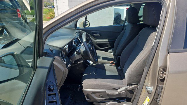 Used 2021 Chevrolet Trax LS AWD/4WD image 17
