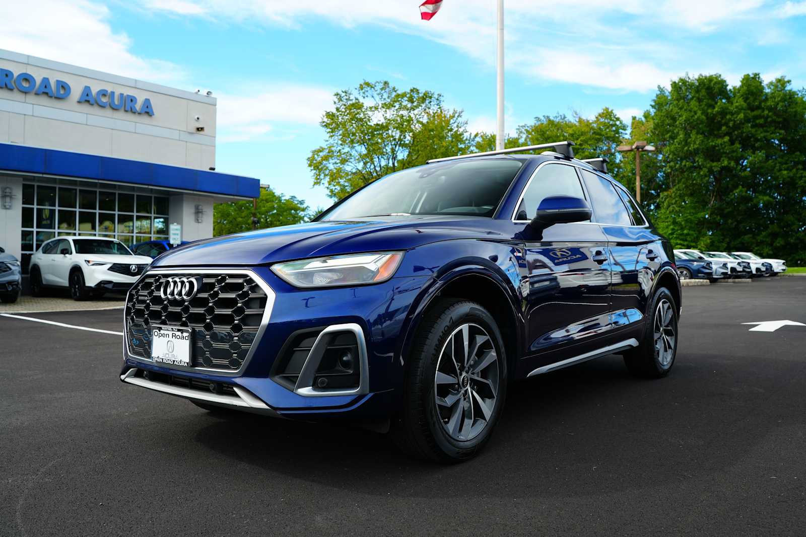 Used 2023 Audi Q5 2.0T Premium w/ Convenience Package AWD/4WD image 3