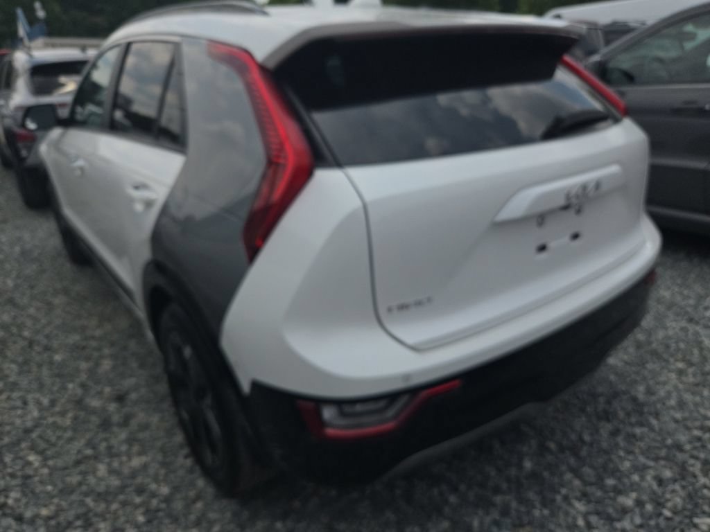 Used 2023 Kia Niro Wave w/ Wave Preserve Package FWD image 5