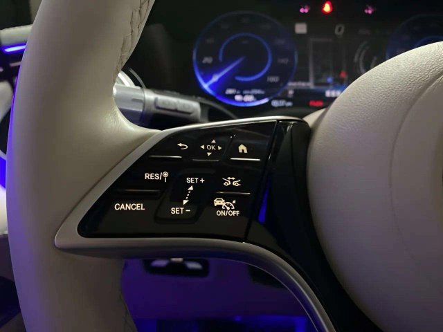 Used 2024 Mercedes-Benz EQS 450+ SUV image 34