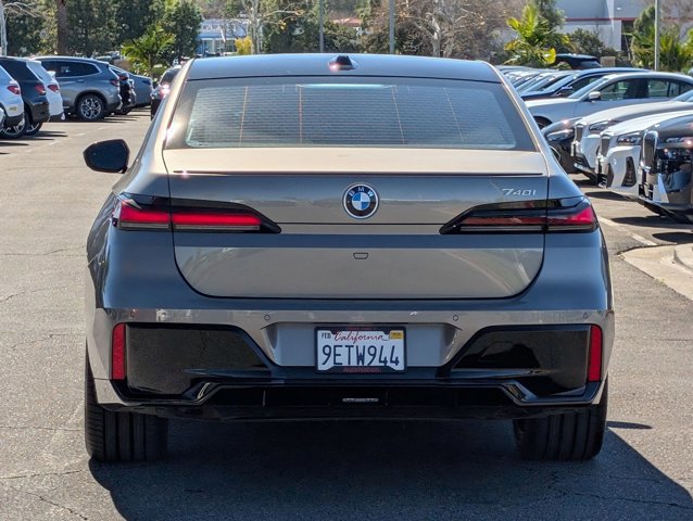 Used 2023 BMW 740i image 7