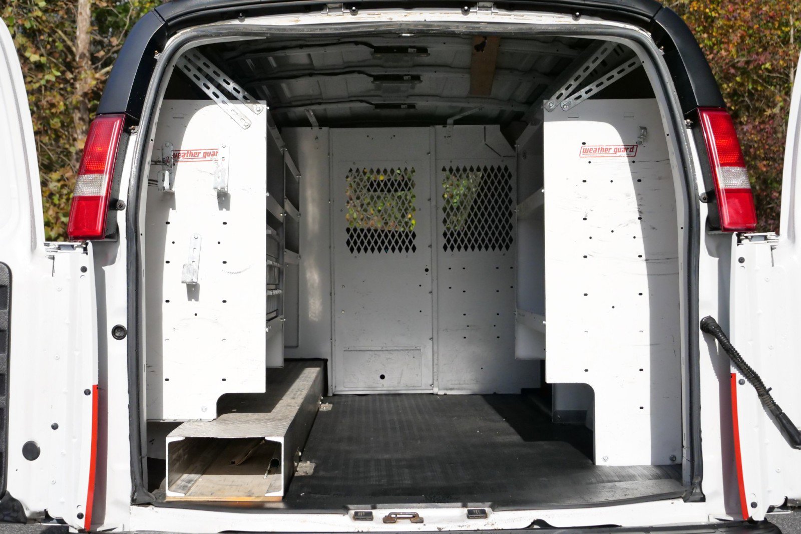 Used 2018 GMC Savana 3500 w/ Driver Convenience Package image 28