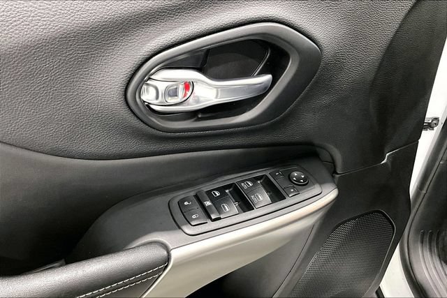 Used 2021 Jeep Cherokee Latitude w/ Comfort Safety Group AWD/4WD image 44