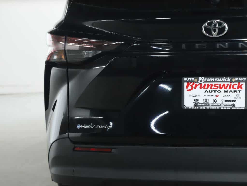 Certified 2026 Toyota Sienna LE AWD/4WD image 39