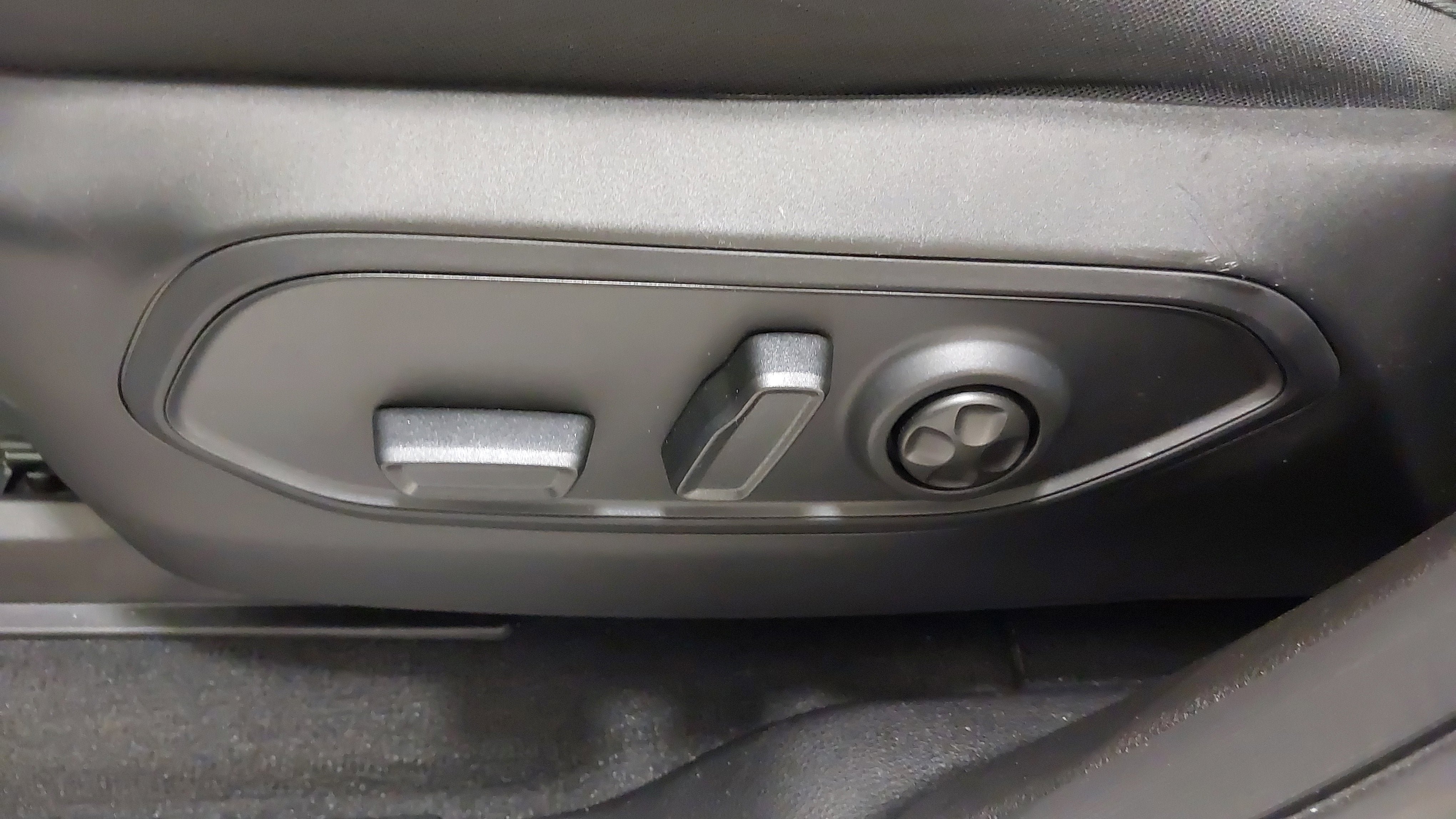 New 2026 Jeep Grand Cherokee Laredo X AWD/4WD image 37