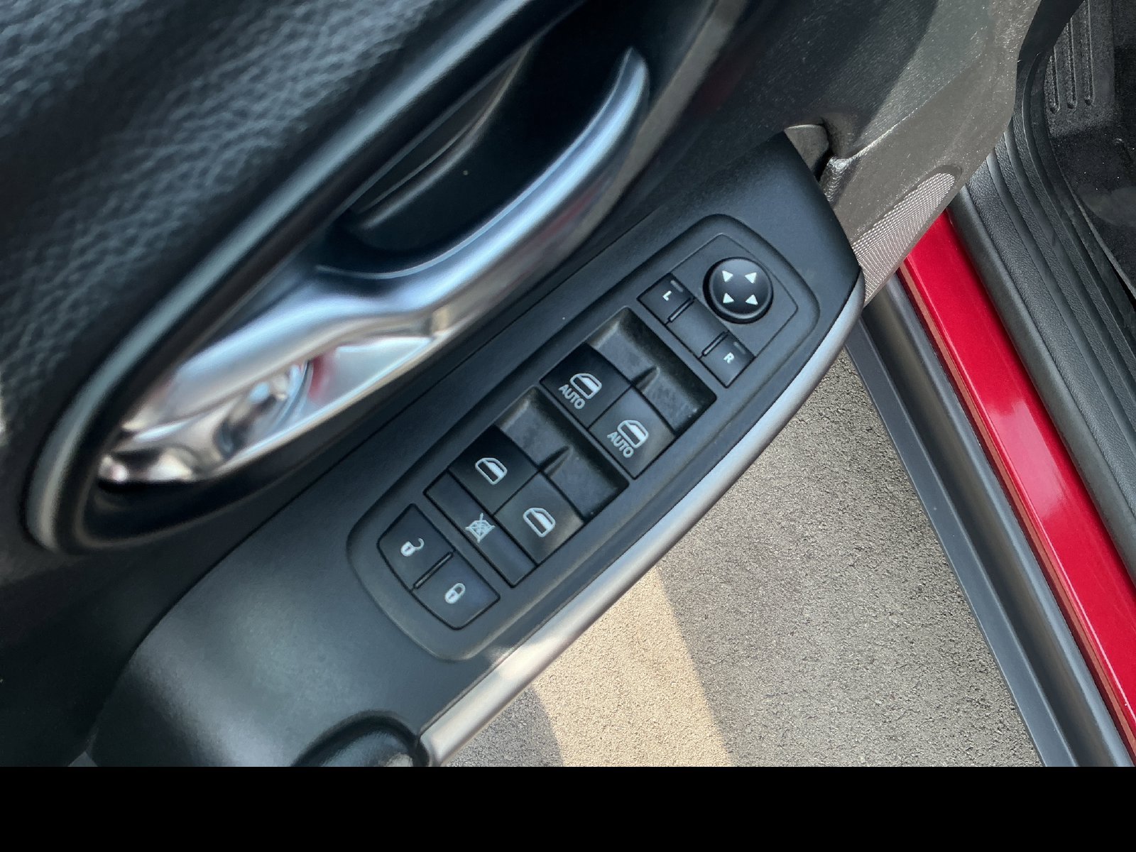 Used 2021 Jeep Cherokee Latitude Plus AWD/4WD image 12