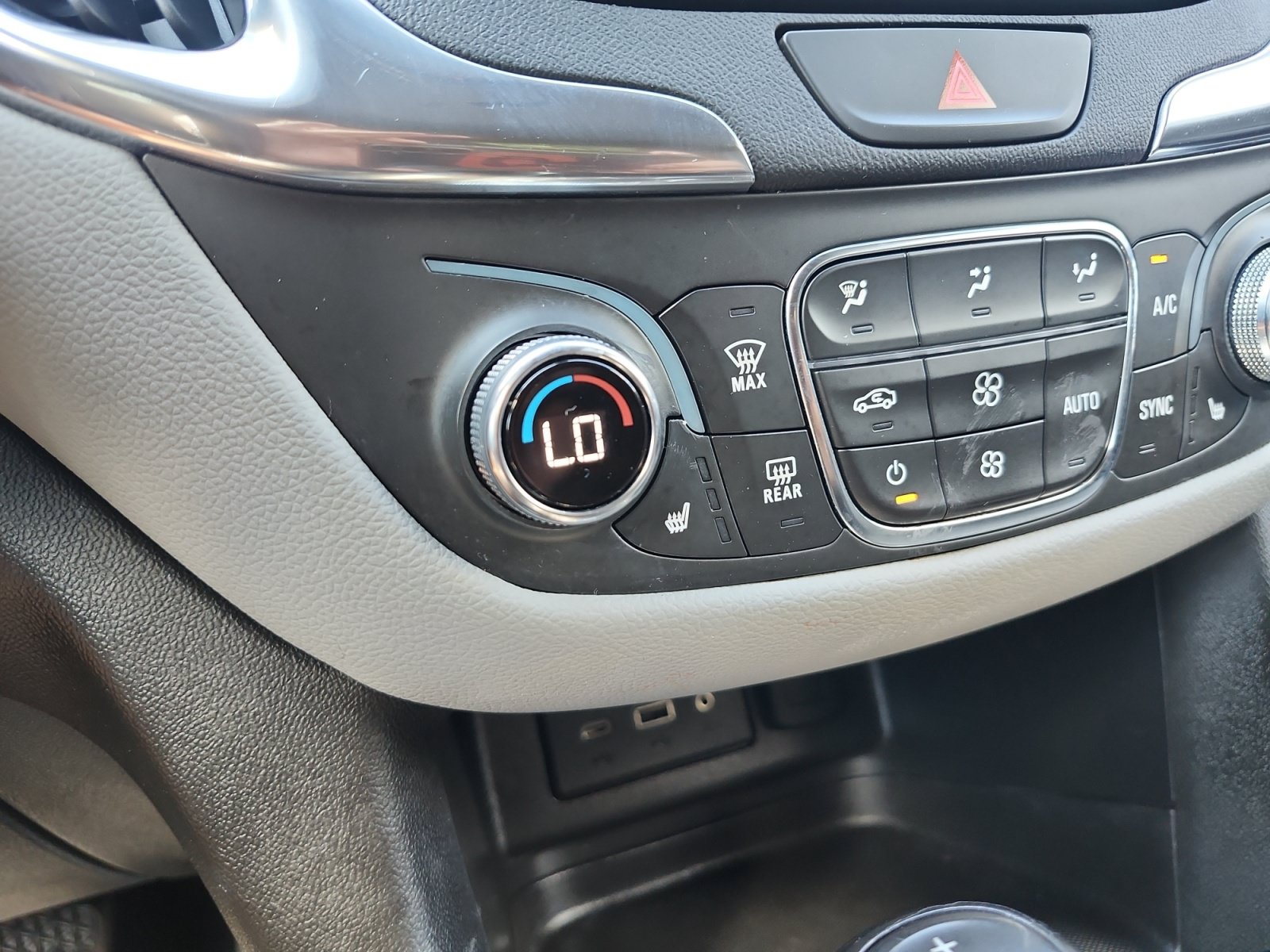 Used 2021 Chevrolet Equinox LT w/ Driver Convenience Package FWD image 22